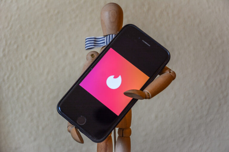 Aceptémoslo: las citas a ciegas y webs para conocer parejas parecen el futuro